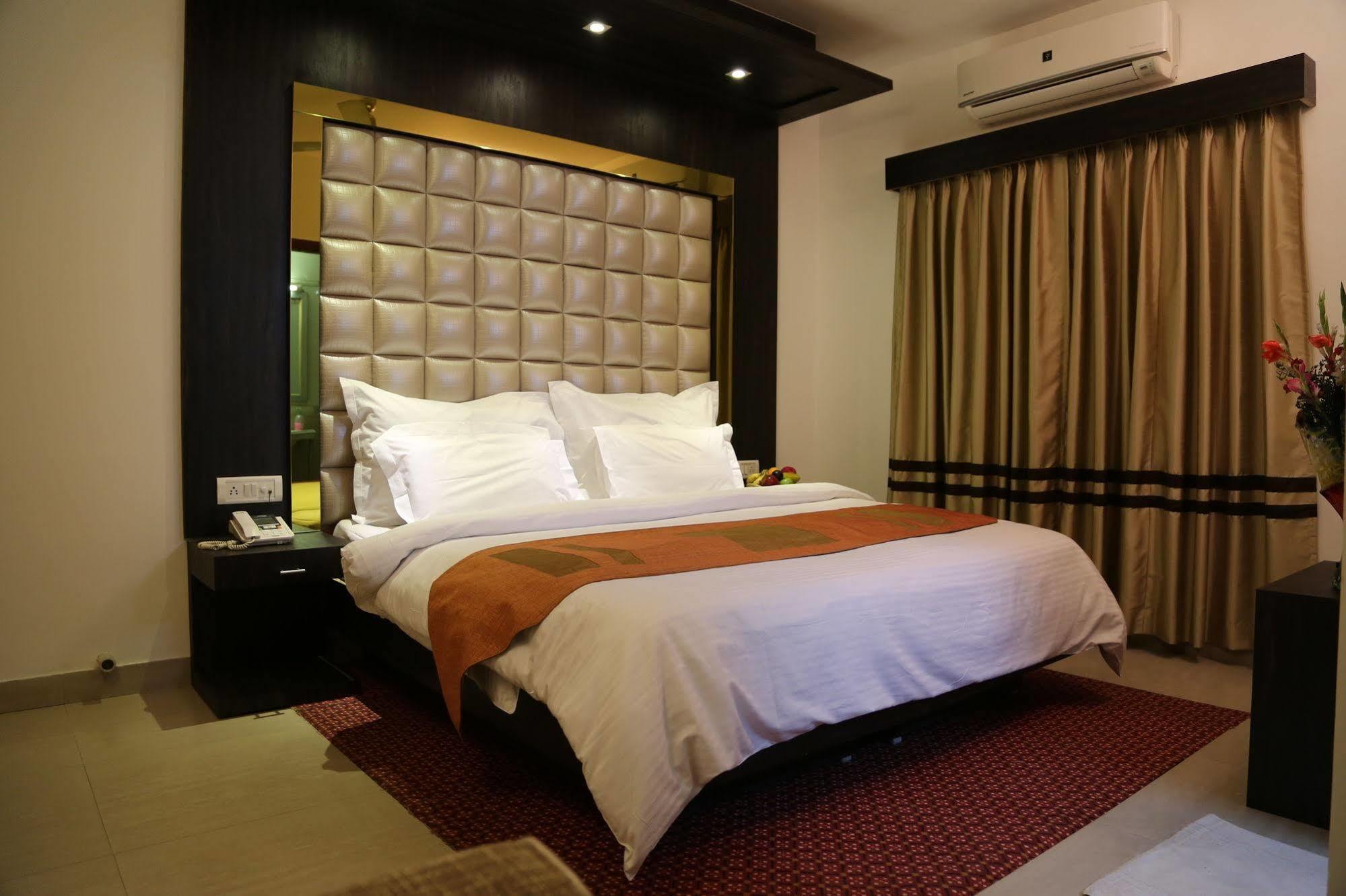 Hotel Sri Nanak Continental New Delhi Eksteriør bilde
